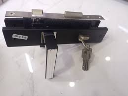 Chrome handle lockset for Reliable Security and Modern Design